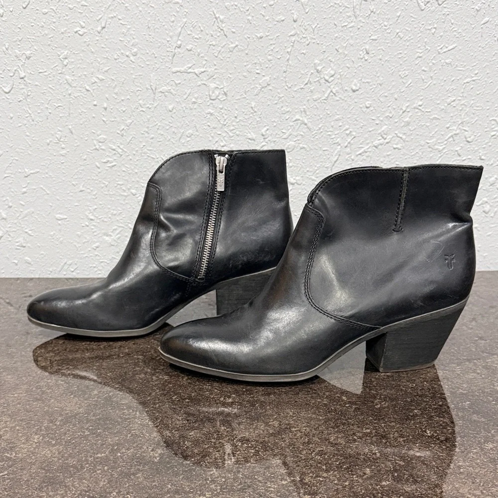 Frye Jennifer‎ Distressed Black Leather Ankle Boots Size 10
